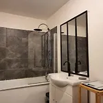 Appartement Léna Rdc Parking T4 Rénové Cité Congrès 95m2 *